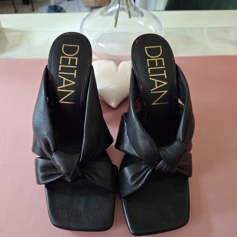 Delta Black Heels Elegant and Versatile